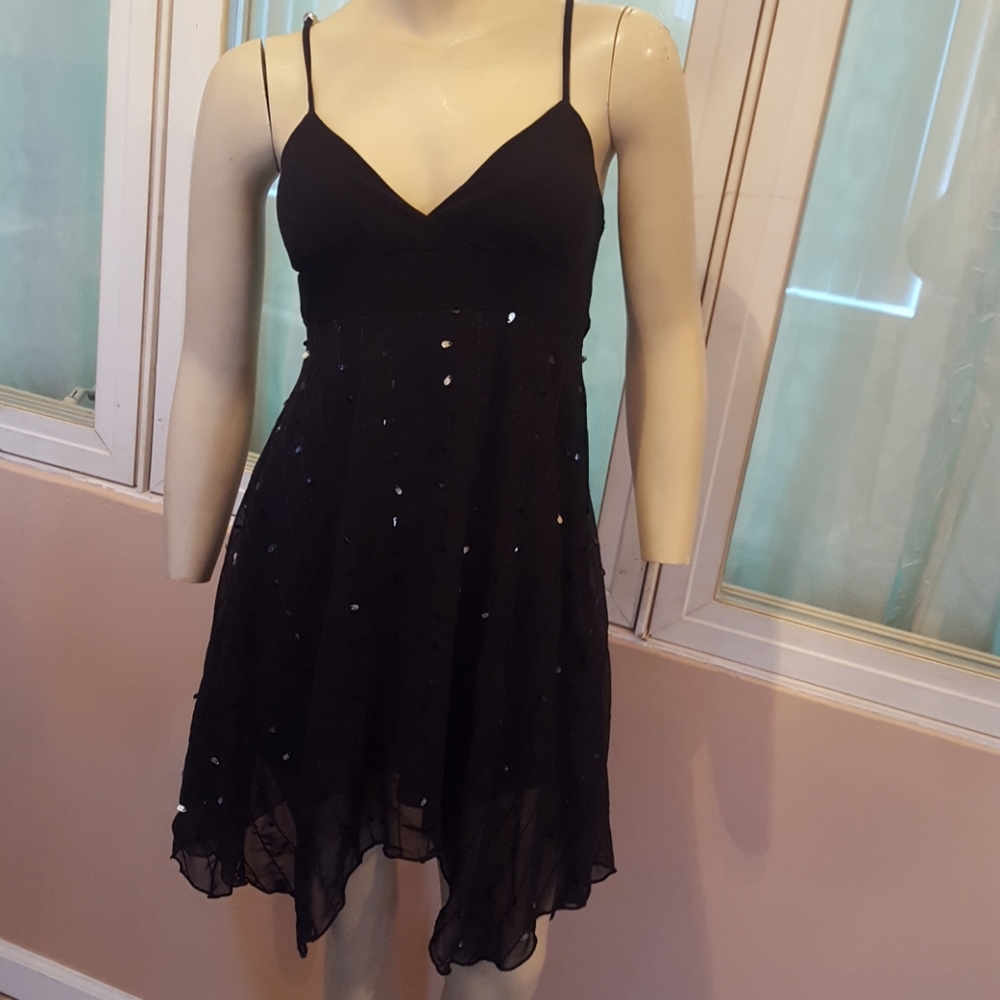 4 juniors dresses size small!! Nwot